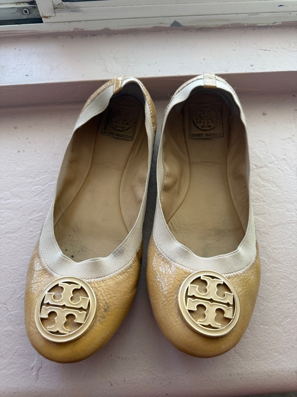 Tory Burch Caroline ballet flats in nude patent leather and gold medallion